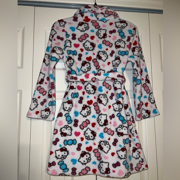 ✨SOLD- Hello Kitty Plush Robe Size Medium - Picture 2 of 9